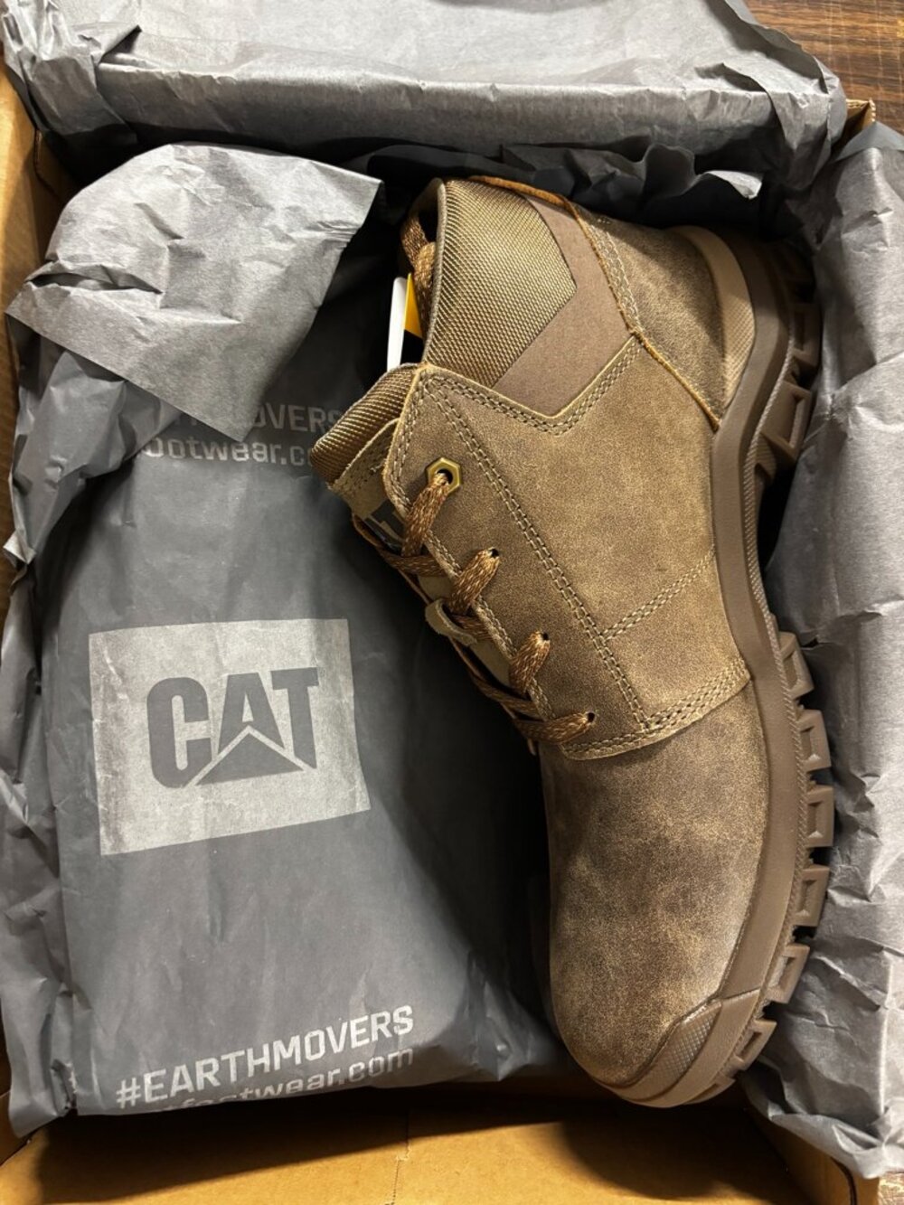 Caterpillar CAT Threshold Chukka Boots Brown Men’s Size 10 New